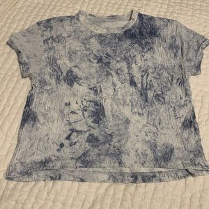 Lululemon cropped blue and white tie dye tee